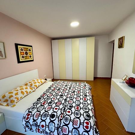 Skerdi'S Apartment - City Center Tiranë Ngoại thất bức ảnh