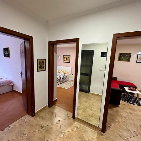 Skerdi'S Apartment - City Center Tiranë Ngoại thất bức ảnh