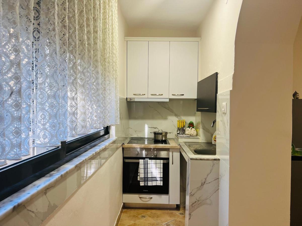 Skerdi'S Apartment - City Center Tiranë Ngoại thất bức ảnh