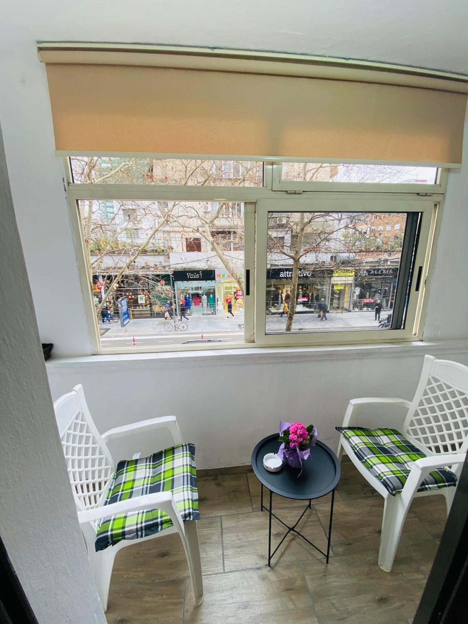 Skerdi'S Apartment - City Center Tiranë Ngoại thất bức ảnh