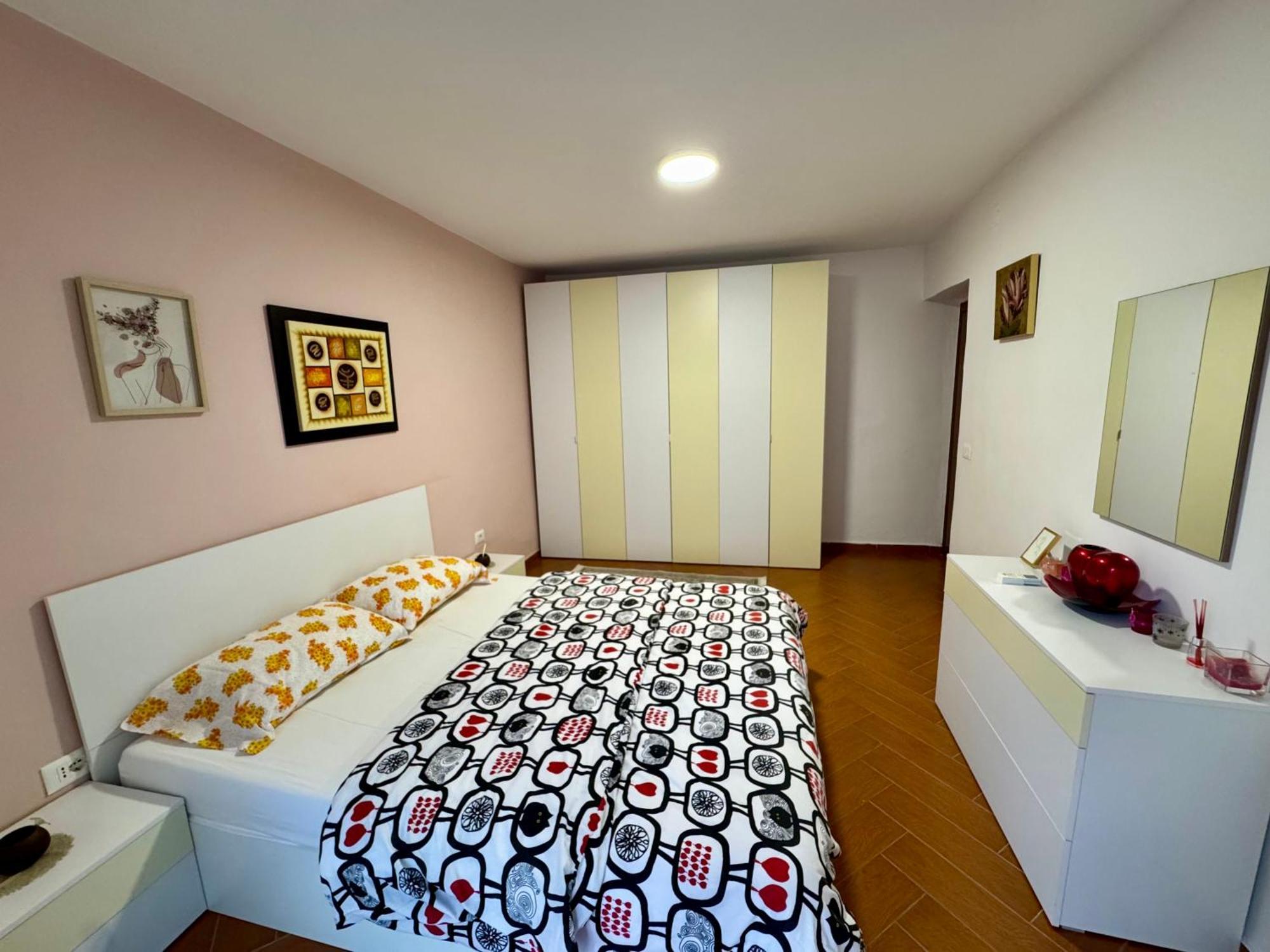 Skerdi'S Apartment - City Center Tiranë Ngoại thất bức ảnh