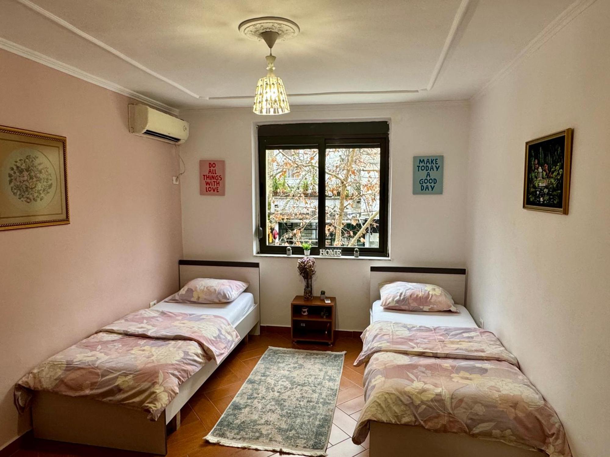 Skerdi'S Apartment - City Center Tiranë Ngoại thất bức ảnh