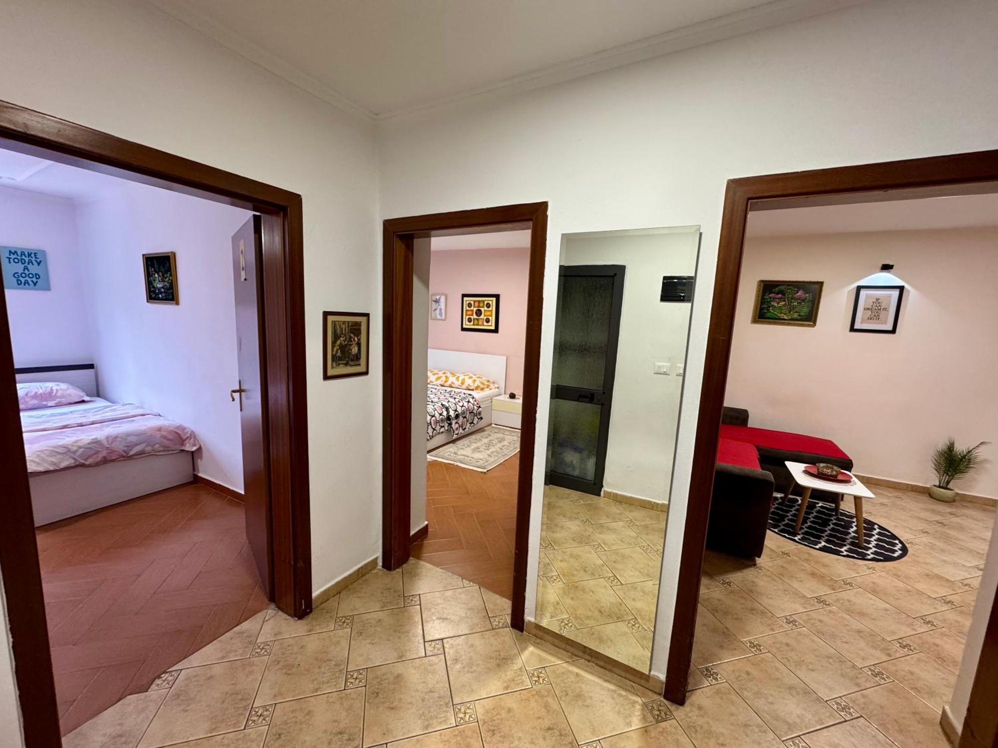 Skerdi'S Apartment - City Center Tiranë Ngoại thất bức ảnh