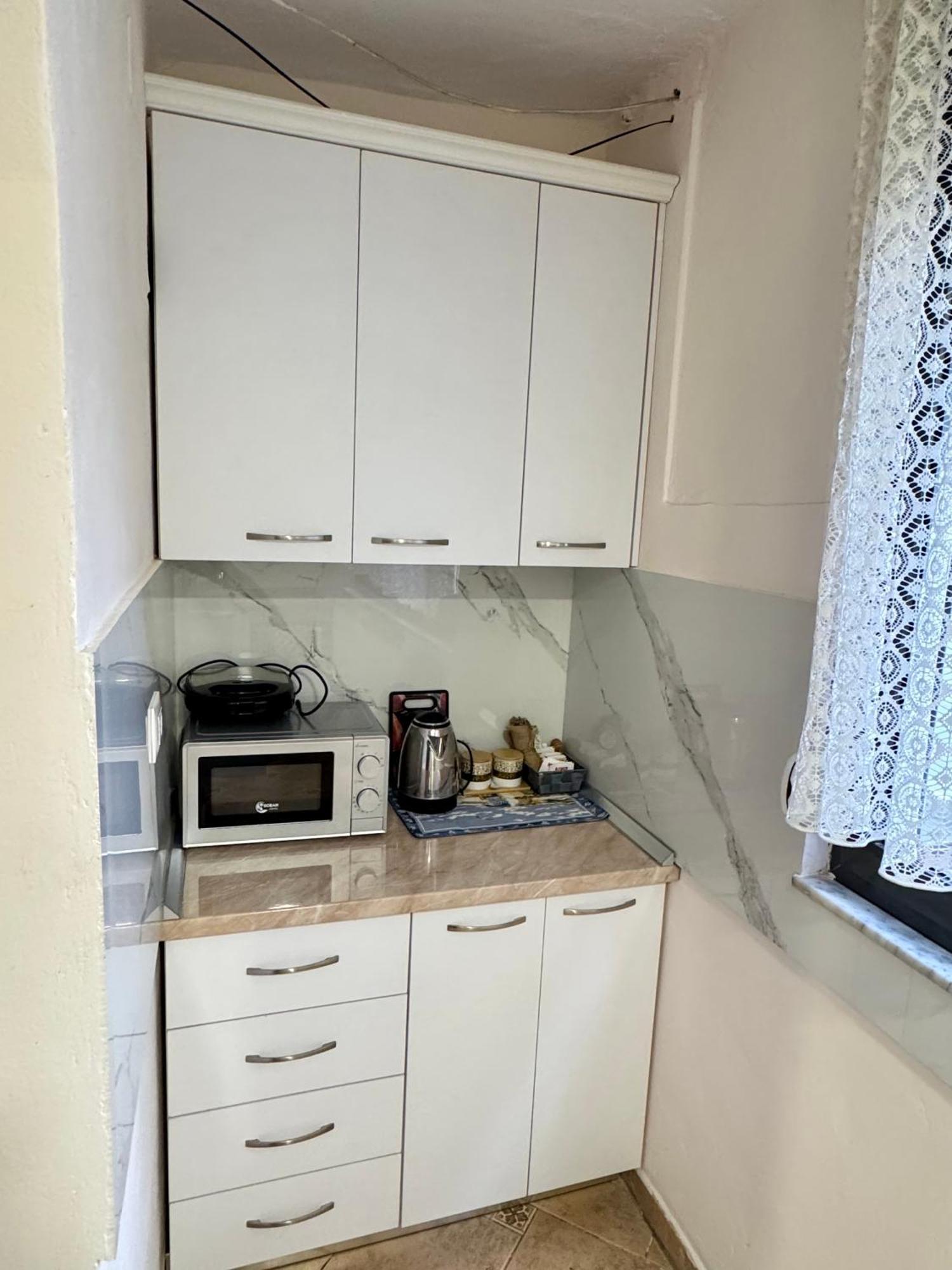 Skerdi'S Apartment - City Center Tiranë Ngoại thất bức ảnh