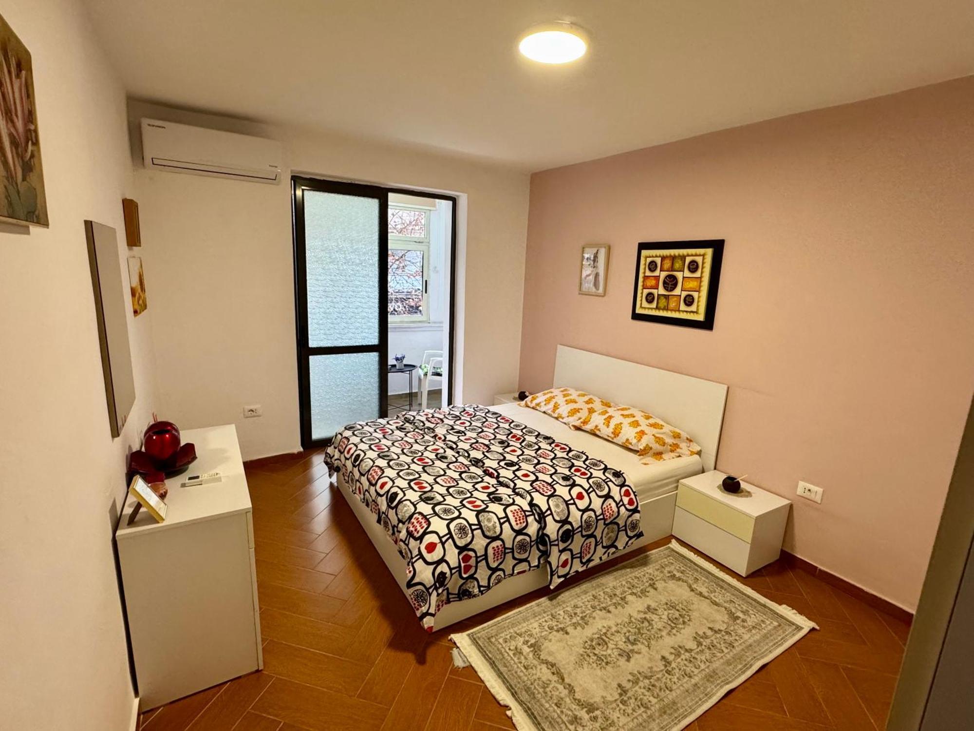 Skerdi'S Apartment - City Center Tiranë Ngoại thất bức ảnh