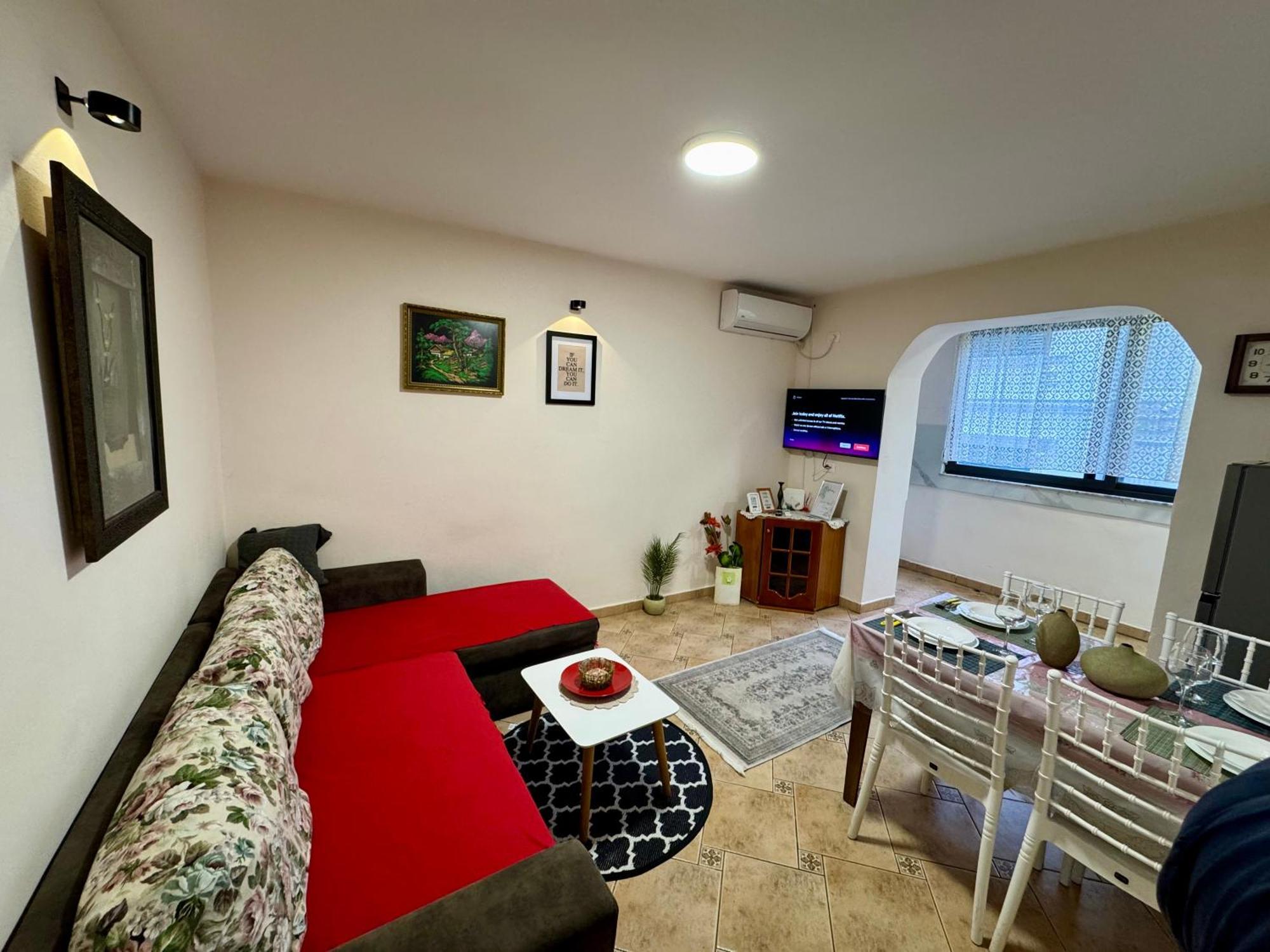 Skerdi'S Apartment - City Center Tiranë Ngoại thất bức ảnh